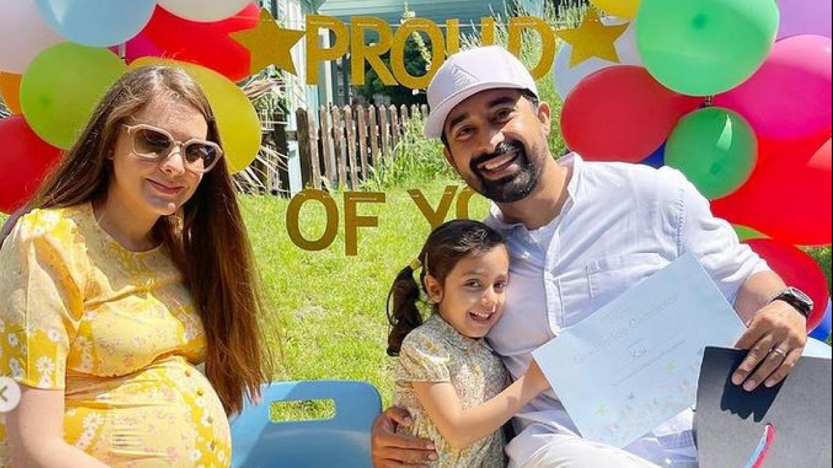 रोडीज फेम रणविजय ने शेयर की बेटे की पहली झलक, हाथ थामे आए नजर