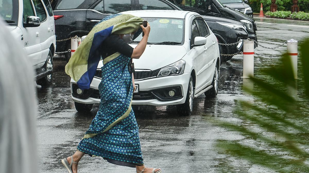 मंगलवार को कई हिस्सों में भारी बारिश होने के आसार हैं. (फाइल फोटो-PTI)