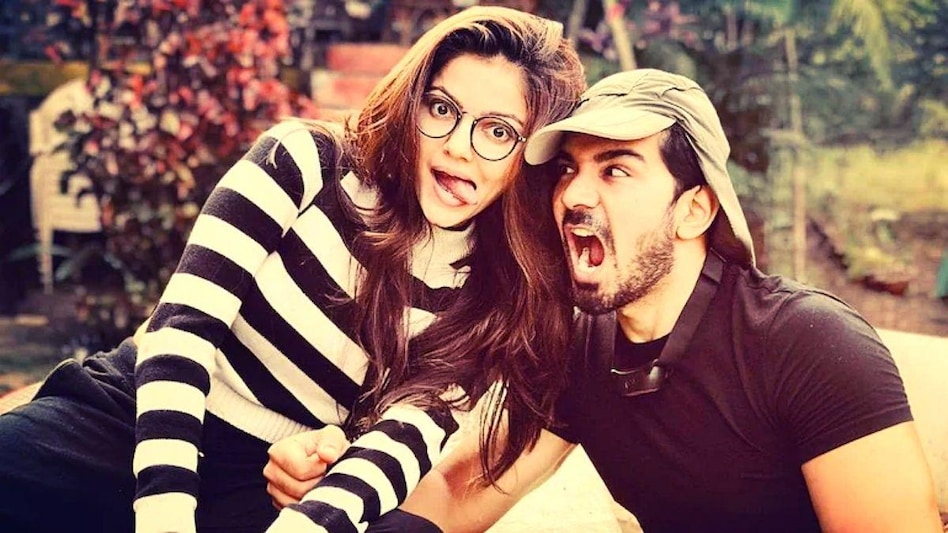अभिनव संग रुबीना दिलैक ने शेयर किया रोमांटिक वीडियो, हुआ वायरल - Rubina Dilaik gave tremendous expression on the song with Abhinav shukla viral video tmov - AajTak