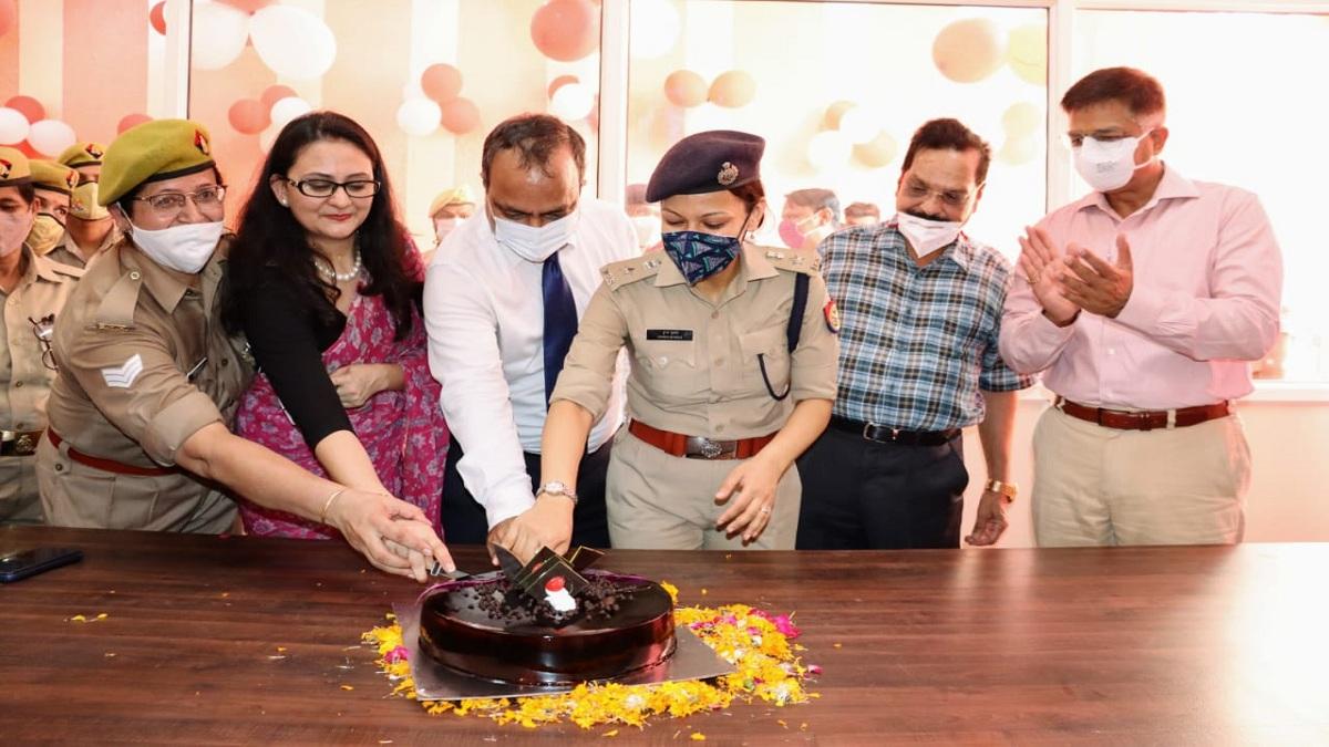 यह पहल DCP महिला सुरक्षा वृंदा शुक्ला और शारदा यूनिवर्सिटी के तालमेल के साथ शुरू हुई थी.