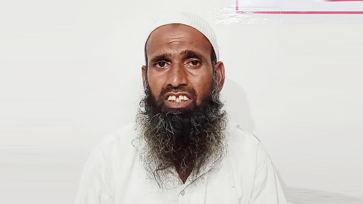 चूड़ी विक्रेता के बाद बिस्किट विक्रेता की पिटाई