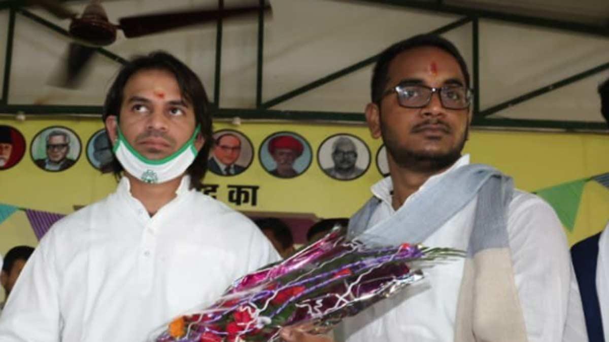 आकाश को तेज प्रताप यादव का दाहिना हाथ माना जाता था (फाइल-ट्विटर)