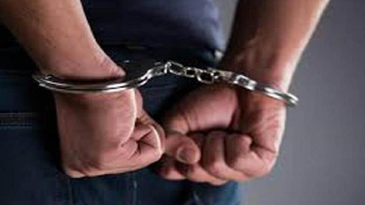 दिल्ली पुलिस के हत्थे चढ़े दो इनामी हथियार तस्कर, 30 मामलों में थे वॉन्टेड