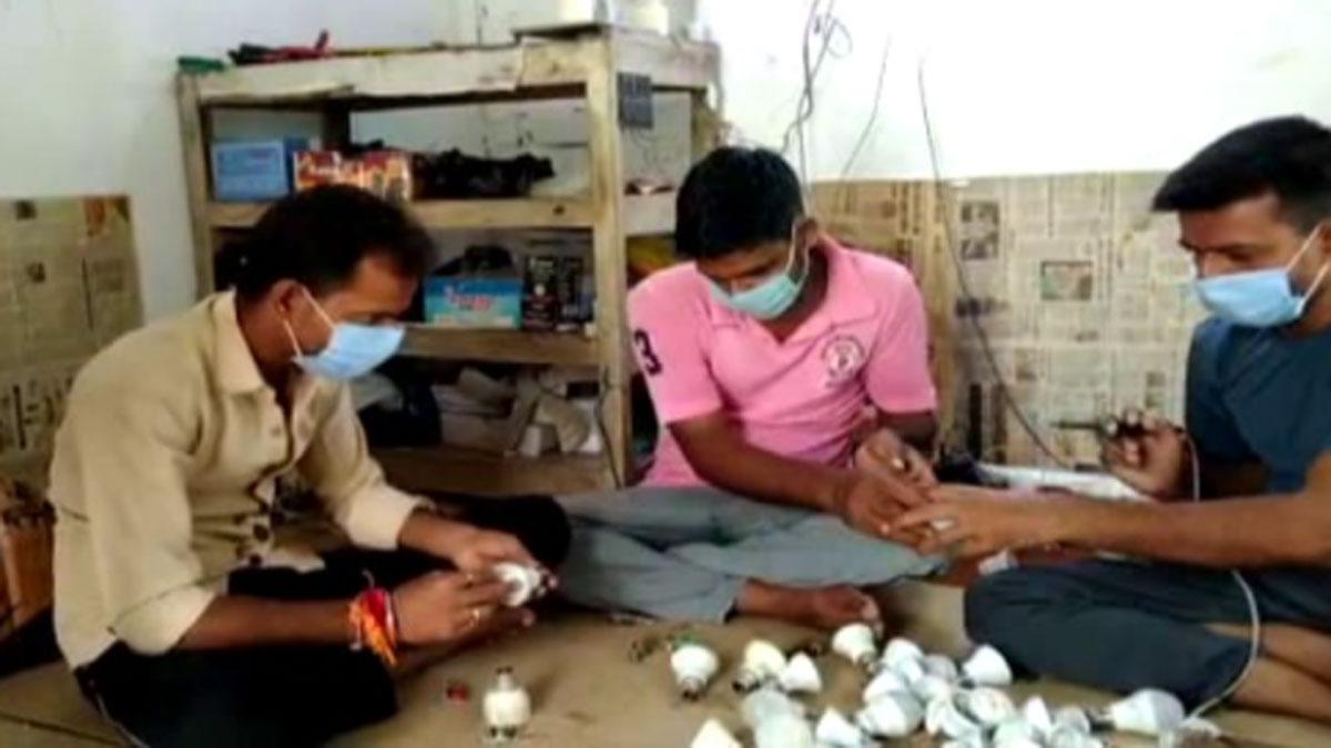 कैदी जेल में बना रहे हैं एलईडी बल्ब 