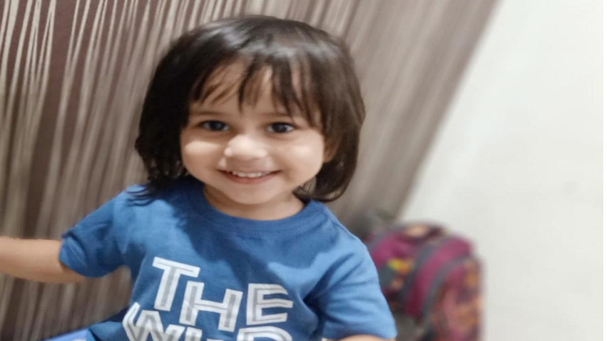 तीन वर्षीय कबीर तिवारी की अस्पताल में मौत हो गई.