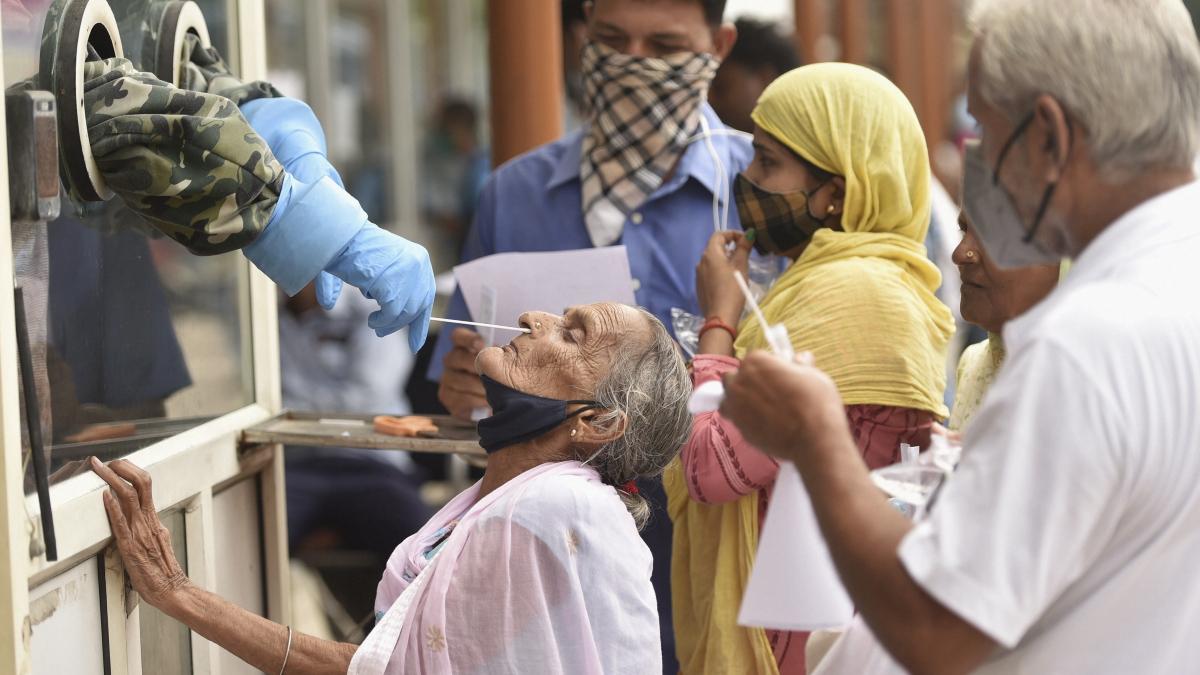 केरल में देश के आधे से ज्यादा नए केस मिल रहे हैं. (फाइल फोटो-PTI)