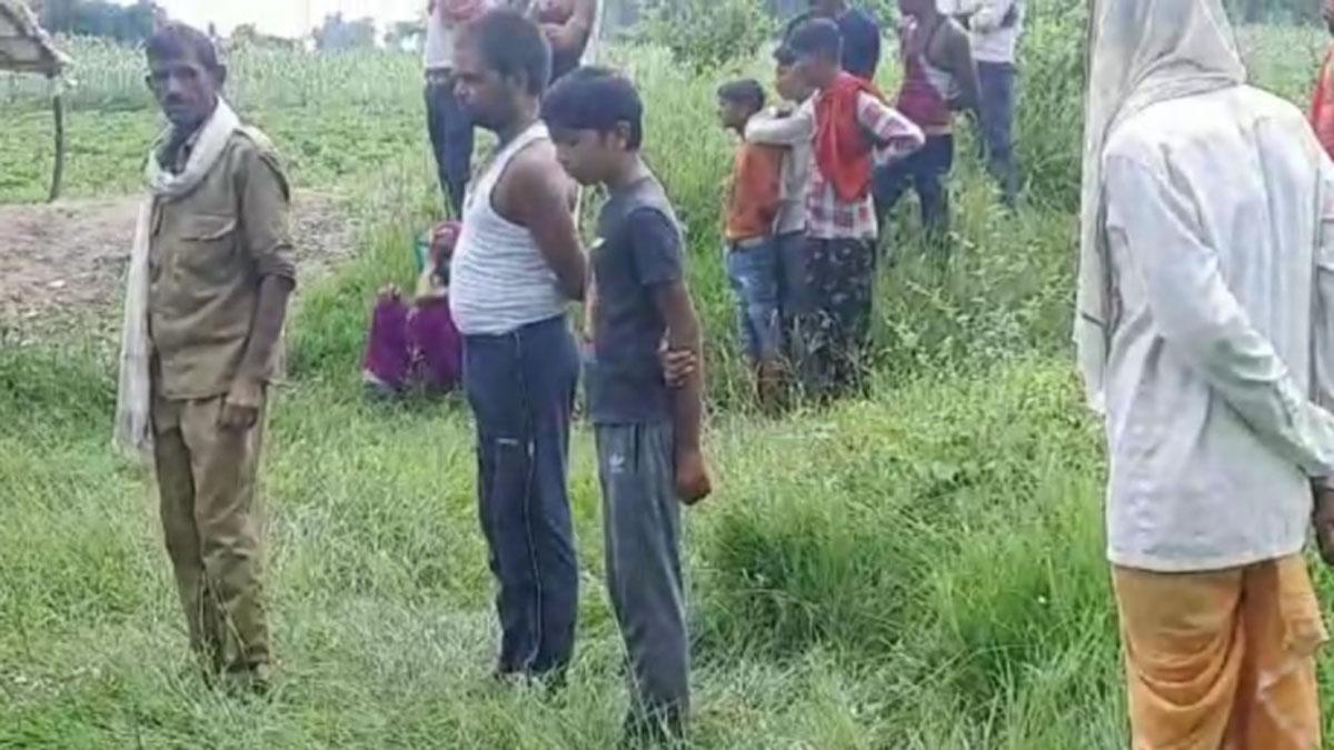 महिला ने बेटियों को कुएं में फेंका फिर लगाई फांसी 