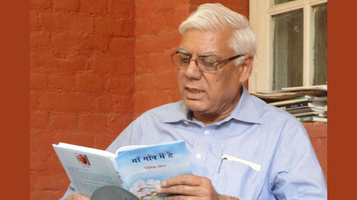 लेखक, अध्यापक, कवि दिविक रमेशः अपनी एक किताब के साथ