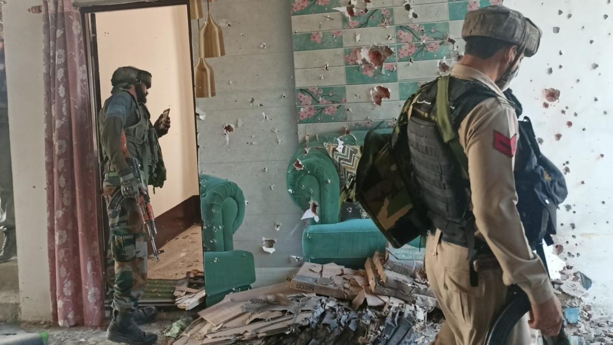 कुलगाम में हुए एनकाउंटर साइट की तस्वीर