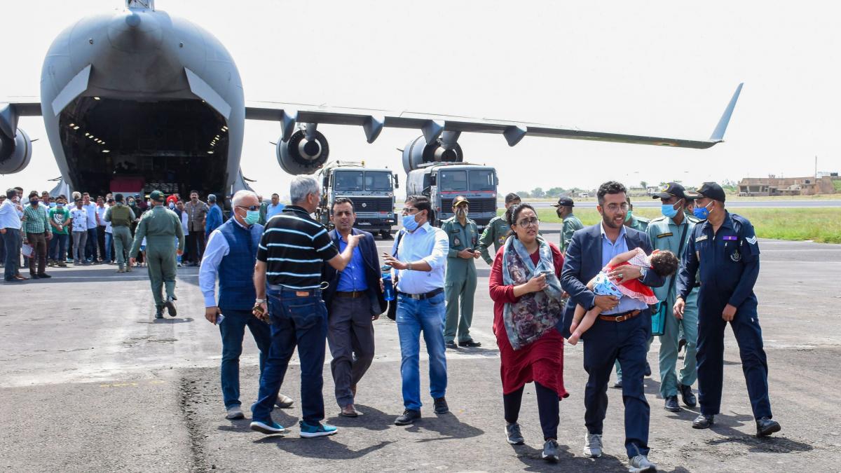 वायुसेना की मदद से भारतीयों को निकाला गया (फाइल फोटो: PTI)