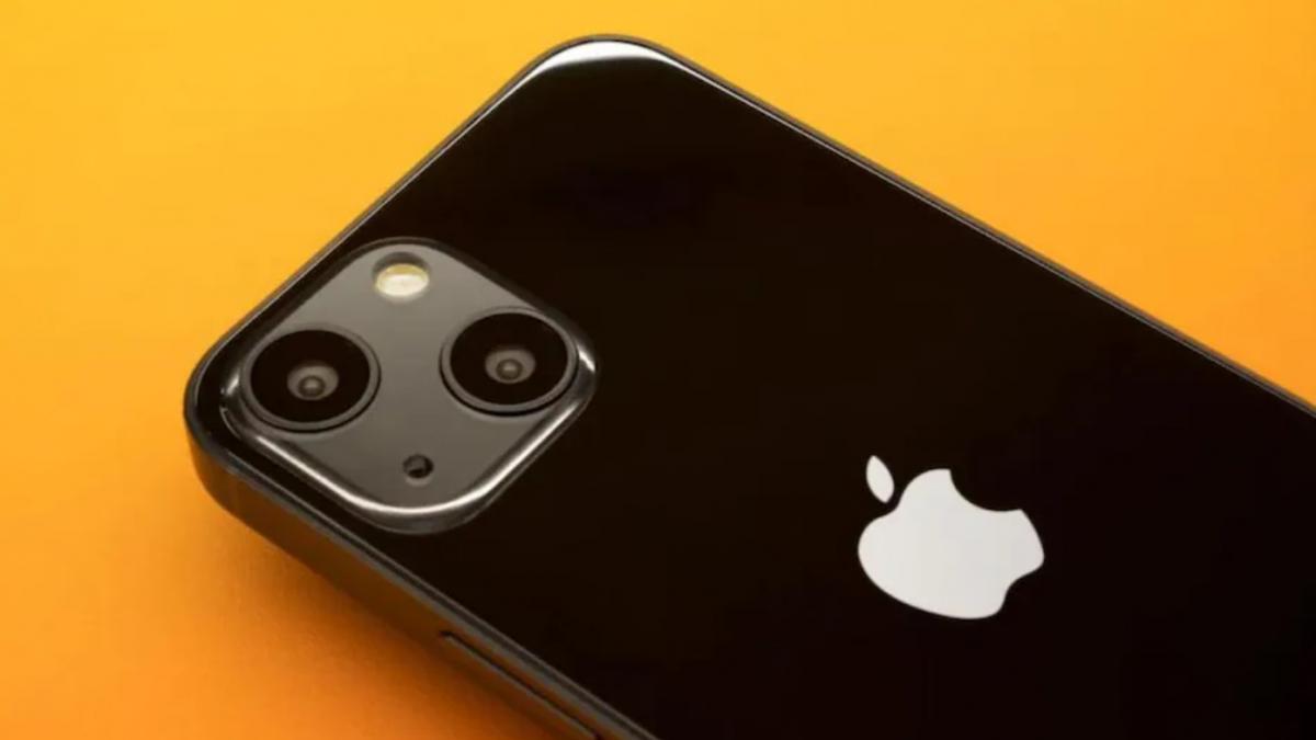 iPhone 13 Leak Image by Dave Lee