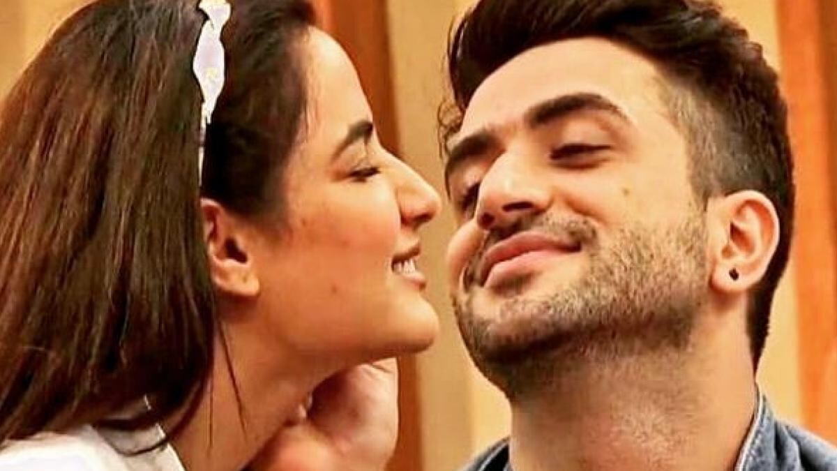 जैस्मिन भसीन ने खरीदा नया घर, बॉयफ्रेंड अली गोनी ने दी बधाई - Jasmin Bhasin buys new house boyfriend Aly Goni shares first pic says Congratulations tmov - AajTak