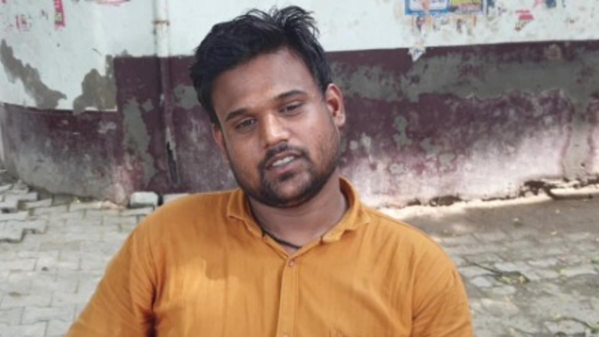 सूरज काबुल में वेल्डिंग का काम करते थे. 