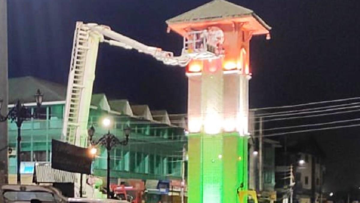 तिरंगे के रंग से रोशन हुआ श्रीनगर का लाल चौक घंटाघर, 29 साल पहले जोशी-मोदी लहरा चुके तिरंगा