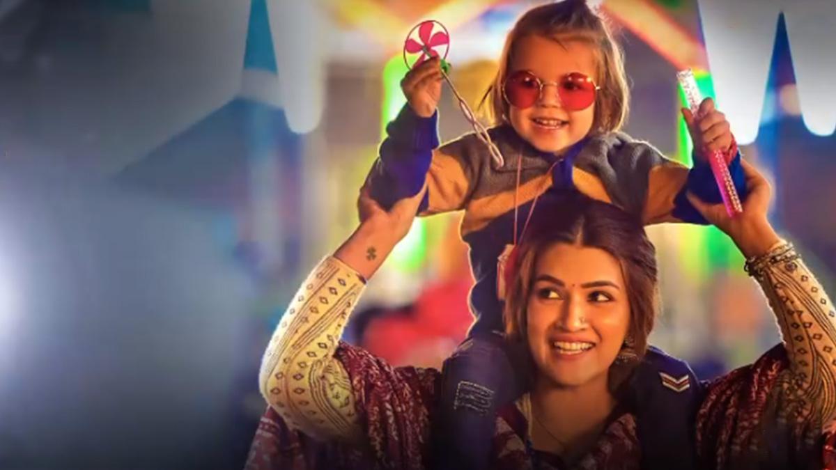 कृति सेनन-जैकब (मिमी पोस्टर)