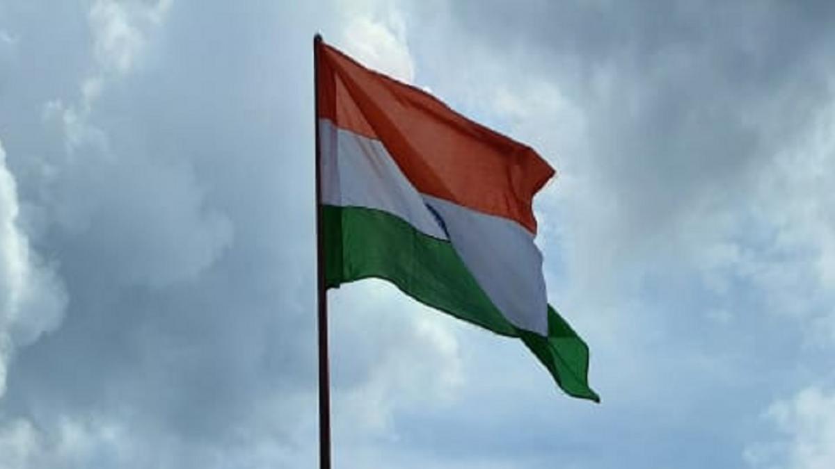 सीपीआईएम के कोलकाता मुख्यालय पर फहराया गया तिरंगा