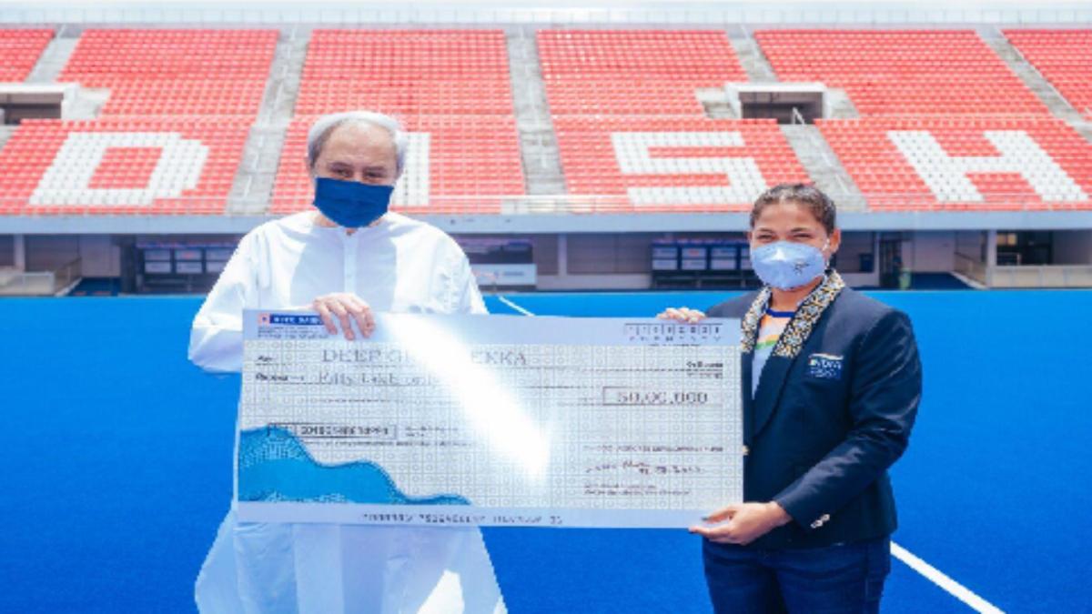 सीएम नवीन पटनाटक ने हॉकी खिलाड़ियों को किया सम्मानित