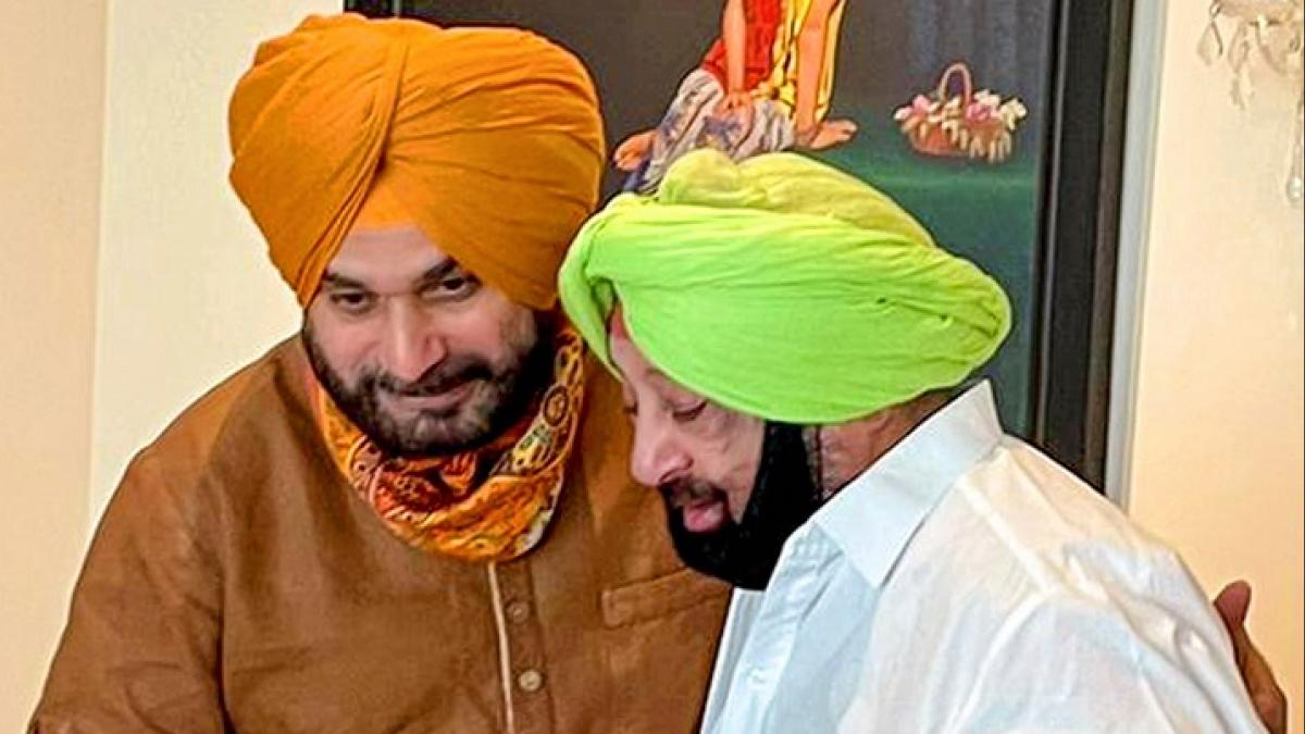 पंजाब में सिद्धू बनाम कैप्टन की जंग (फाइल फोटो)