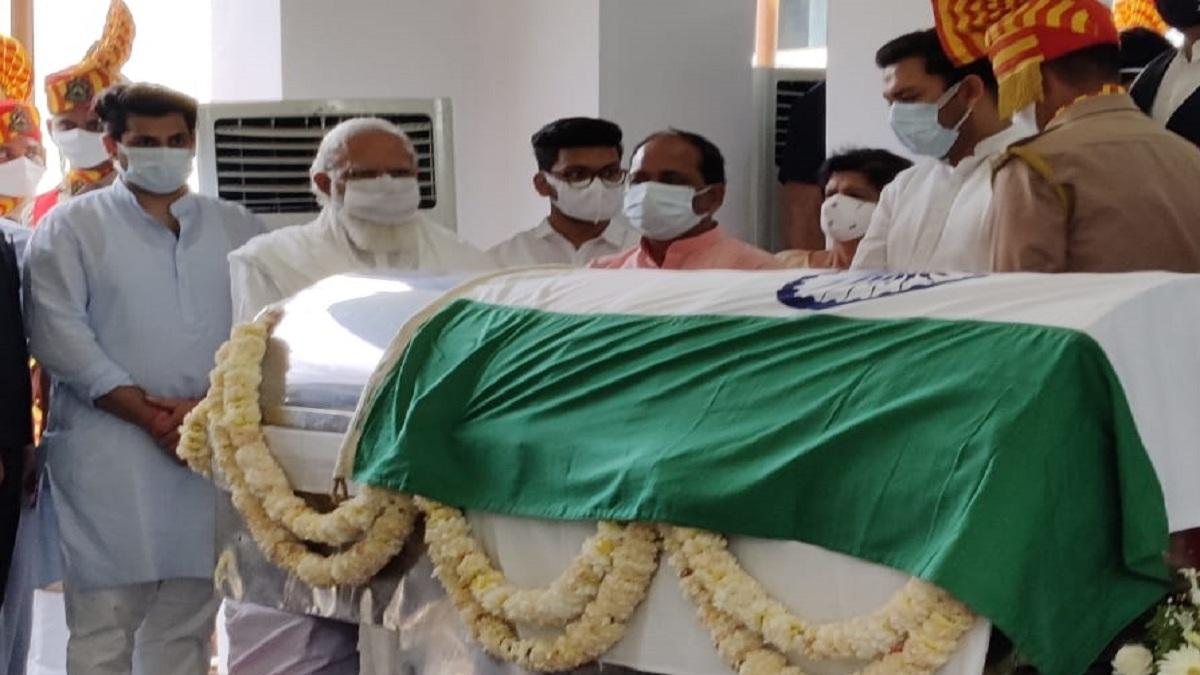 पीएम मोदी ने कल्याण सिंह को श्रद्धांजलि अर्पित की.