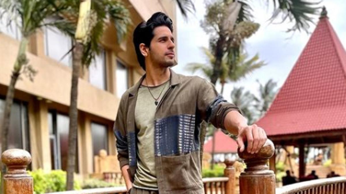 'शेरशाह' में सिद्धार्थ मल्होत्रा ​​​​का ट्रांसफॉर्मेशन देखना रहा दिलचस्प, देखें BTS वीडियो