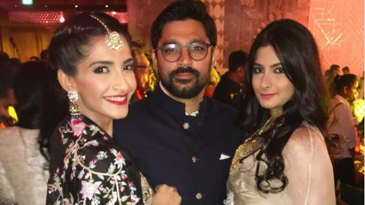 सोनम कपूर-करण बूलानी-रिया कपूर