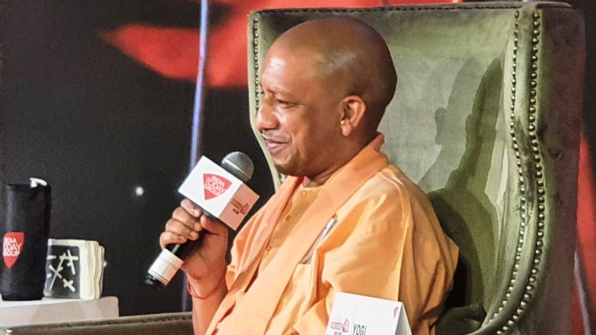 पंचायत आजतक 2021- कोरोना की पहली और दूसरी लहर में अखिलेश का चेहरा देखने को तरस गया आजमगढ़ः योगी पंचायत आजतक 2021- कोरोना की पहली और दूसरी लहर में अखिलेश का चेहरा देखने को तरस गया आजमगढ़ः योगी