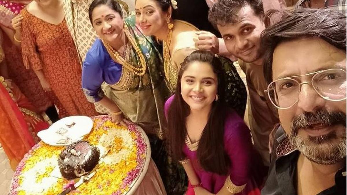 टीम के साथ अल्पना