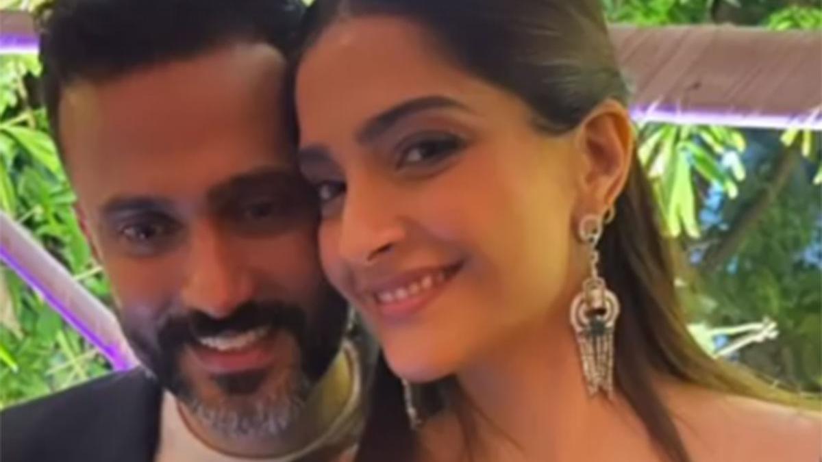 आनंद अहूजा संग स्पॉट हुईं सोनम कपूर, हाइट में दिखे अंतर पर लोगों ने किया ट्रोल