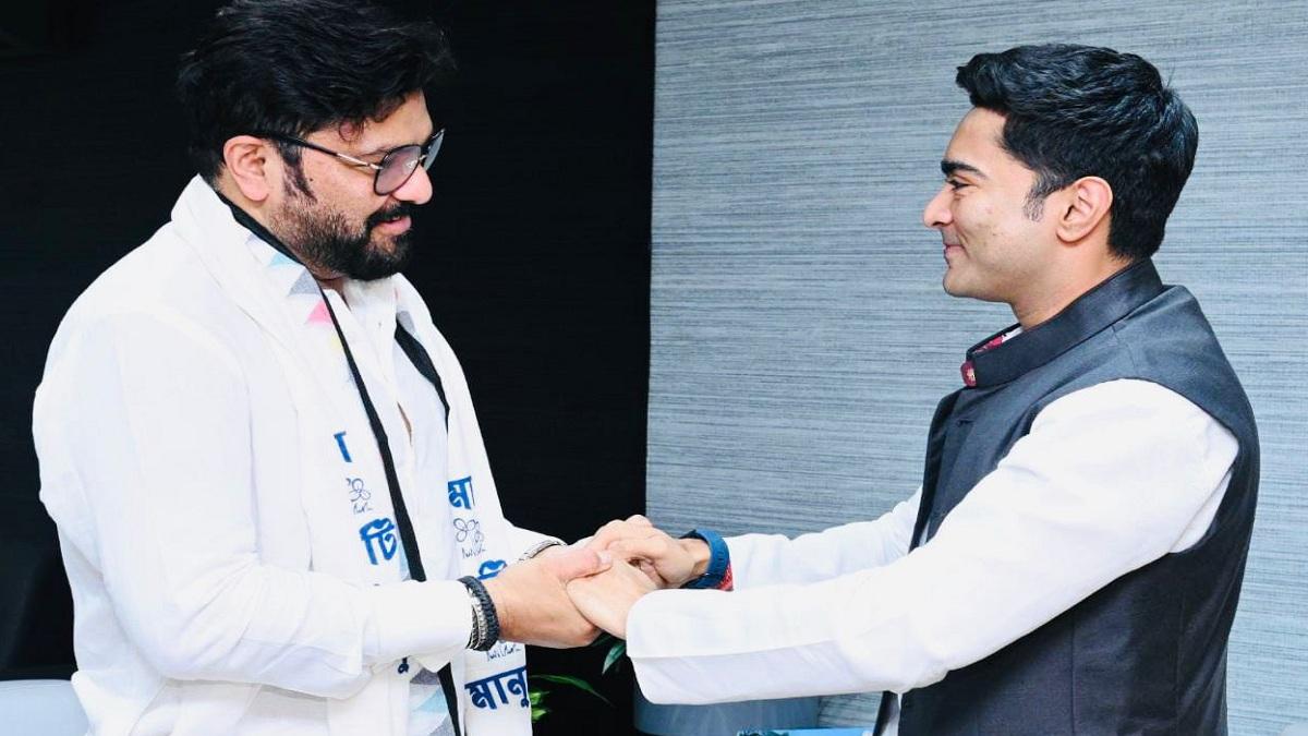 बाबुल सुप्रियो ने थामा टीएमसी का दामन. (फोटो-ट्विटर/AITC)