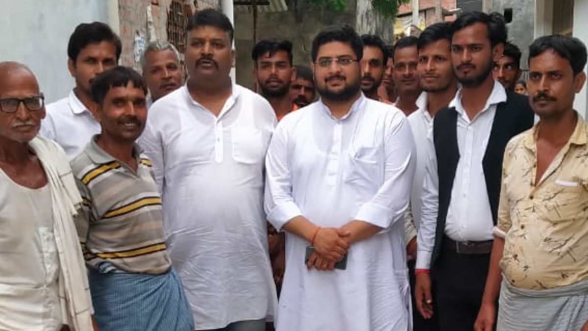 जनसंपर्क करते भरत कात्यायन