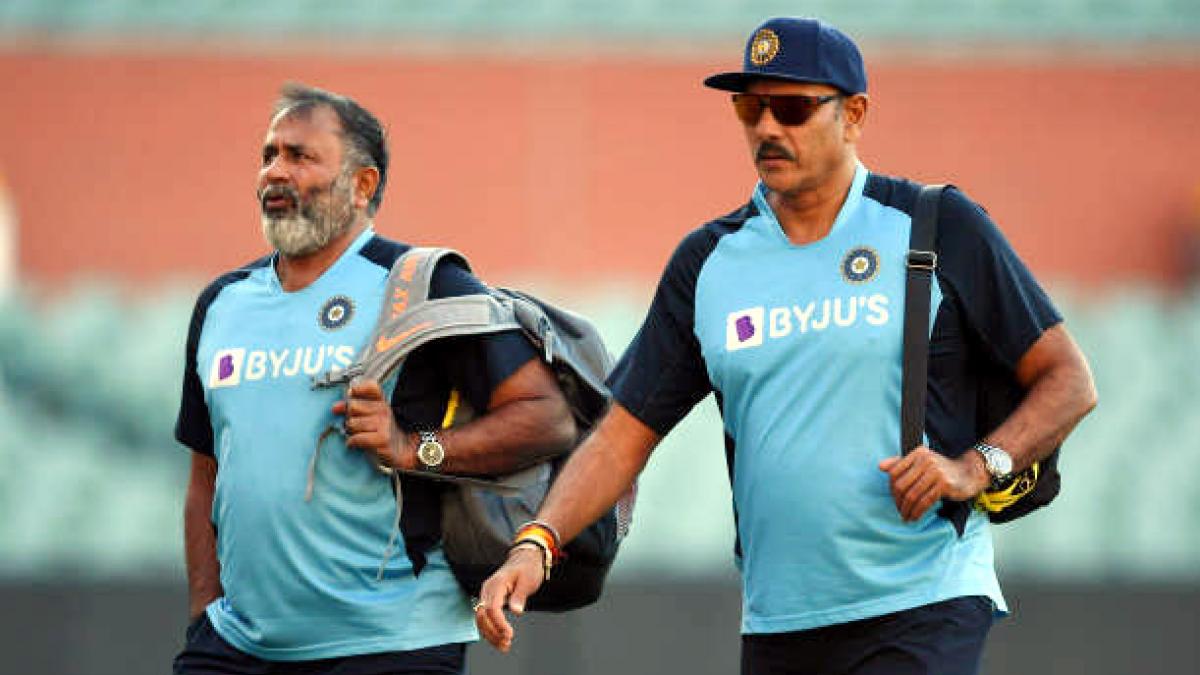 Bharat Arun and Ravi Shastri (Getty)