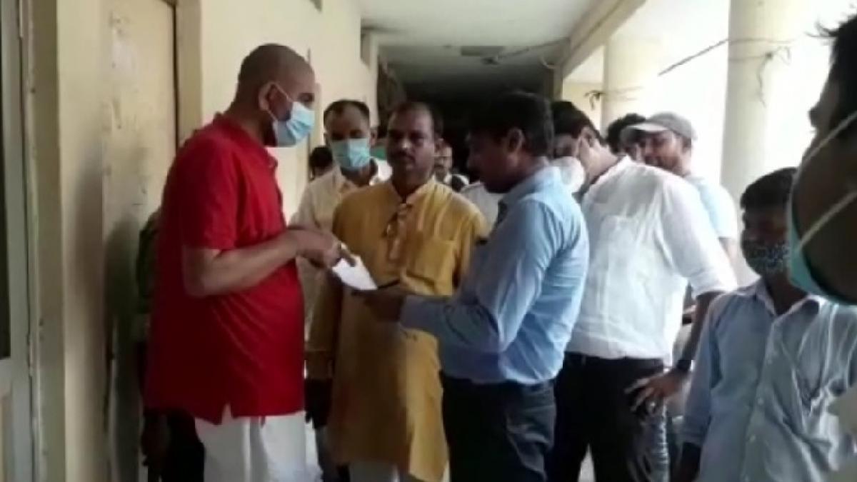 वाराणसी के BHU में छात्रों के कब्जे से खाली कराया गया हॉस्टल  