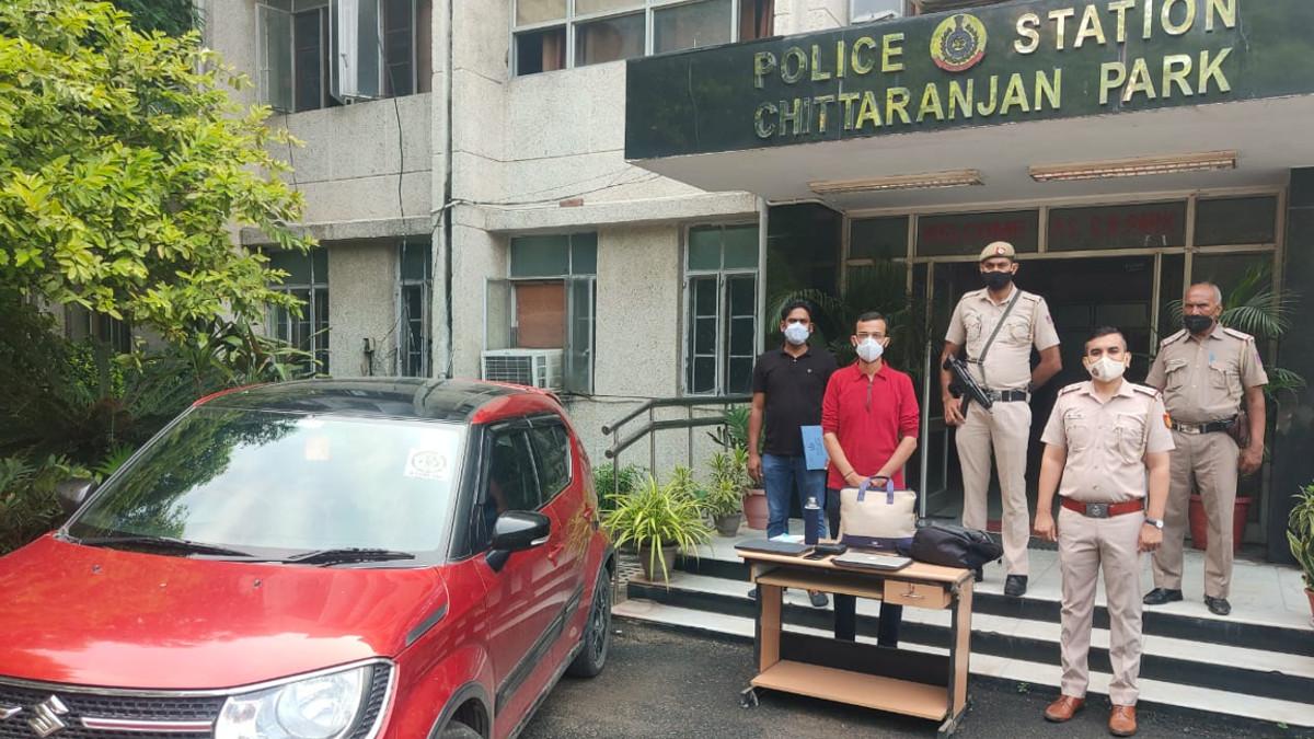 पुल‍िस ग‍िरफ्त में आरोपी. 