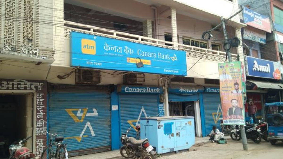 तकनीकी गलती की वजह से निकलने लगे 500 के नोट (फोटो- आजतक)