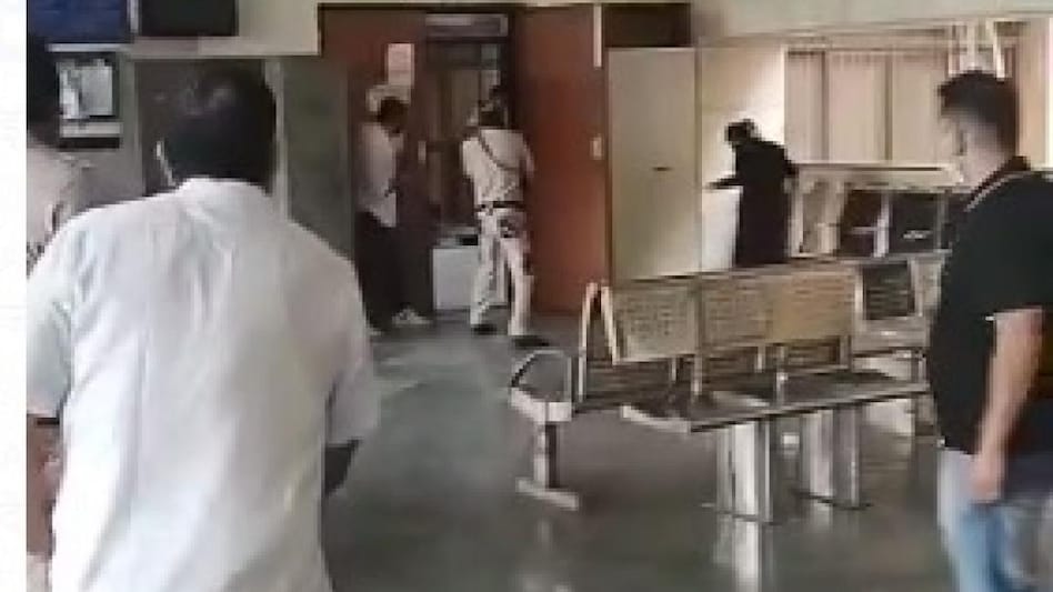 दिल्ली की रोहिणी कोर्ट में शूटआउट दिल्ली की रोहिणी कोर्ट में शूटआउट