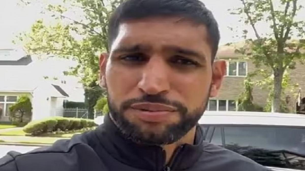 मास्क नहीं पहनने पर बॉक्सर आमिर खान को पुलिस ने धक्के मारकर फ्लाइट से नीचे उतारा