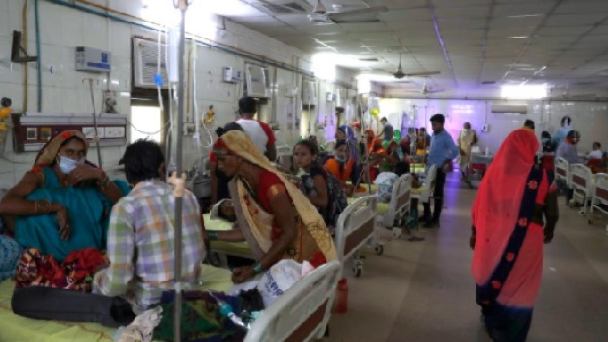 दिल्ली में अचानक से बच्चों में बढ़े वायरल बुखार के मामले, रखें ये सावधानी