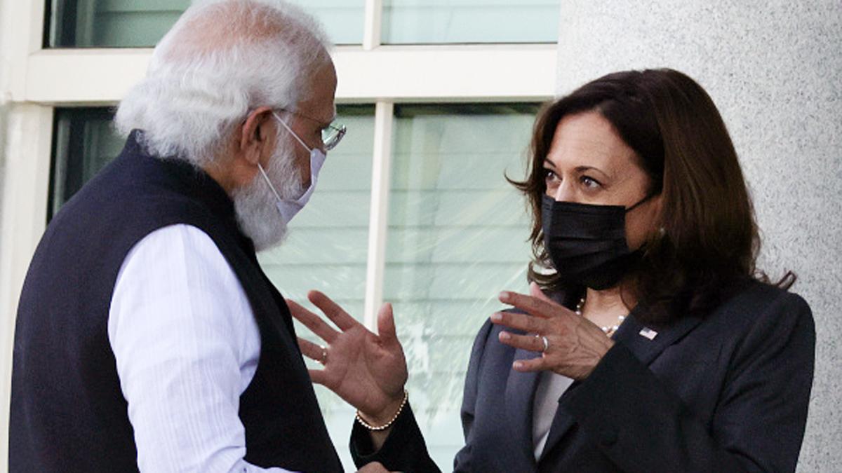 पीएम मोदी के सामने कमला हैरिस ने लोकतंत्र पर की ये टिप्पणी