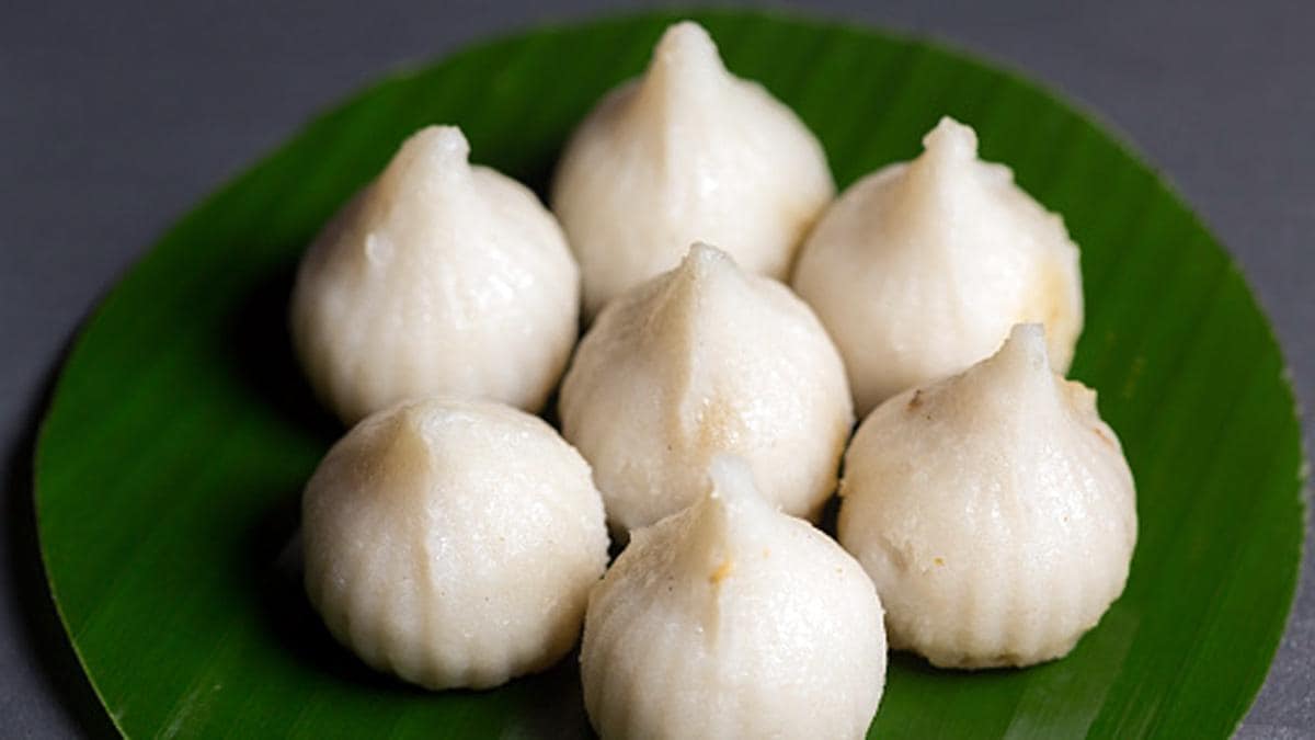 Modak Recipe: गणेश चतुर्थी पर गणपति बप्पा को लगाएं नारियल मोदक का भोग, ये है रेसिपी - how to make coconut modak ganesh chaturthi special nariyal ke modak recipe in hindi lbsf -