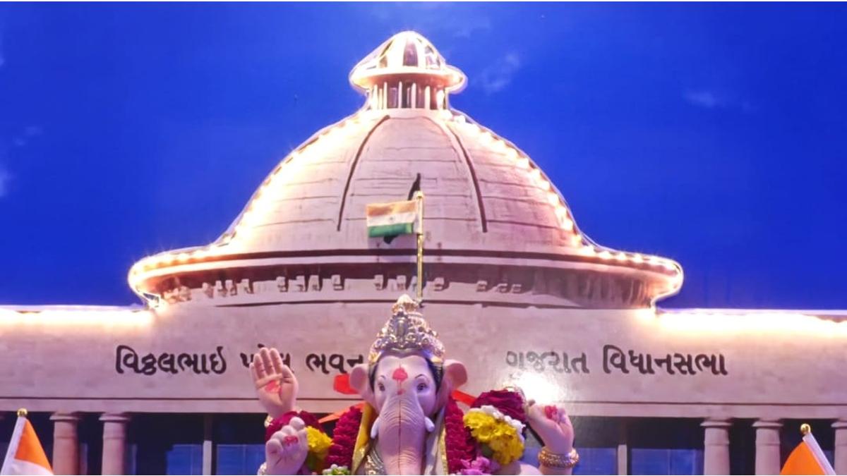 आम आदमी पार्टी ने इसे आप का राजा नाम दिया है.