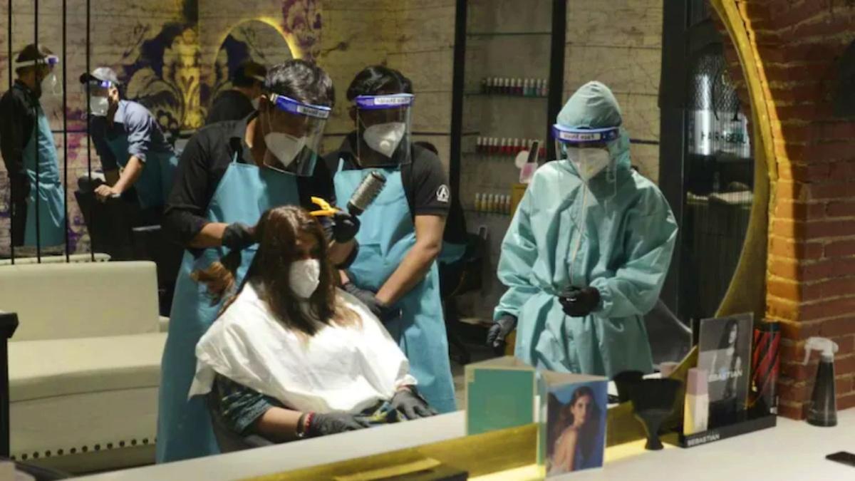 दिल्ली: सैलून को महिला के गलत तरीके से बाल काटना पड़ा महंगा, देना होगा 2 करोड़ मुआवजा