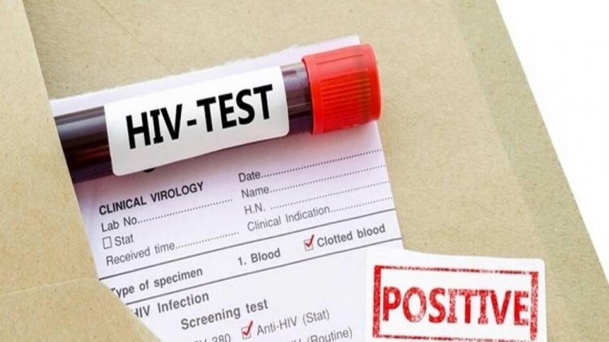 माता-पिता की रिपोर्ट निगेटिव, अबोध बेटी पॉजिटिव (प्रतीकात्मक तस्वीर)