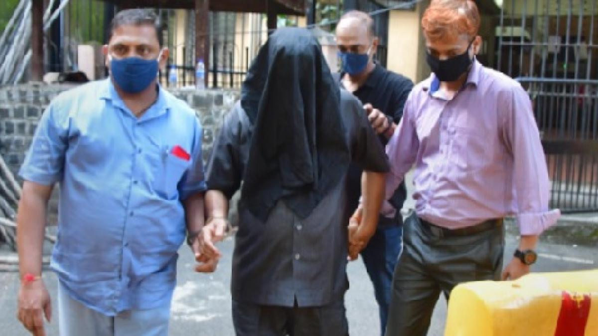 मुंबई में पकड़ा गया मामले का एक संदिग्ध आरोपी (पीटीआई)