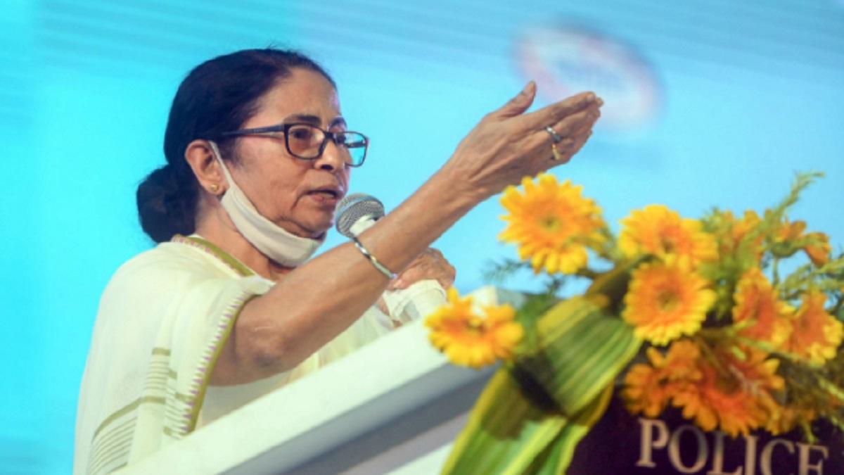 पश्चिम बंगाल की मुख्यमंत्री ममता बनर्जी के समर्थन में बीजेपी नेता (फाइल-पीटीआई) 