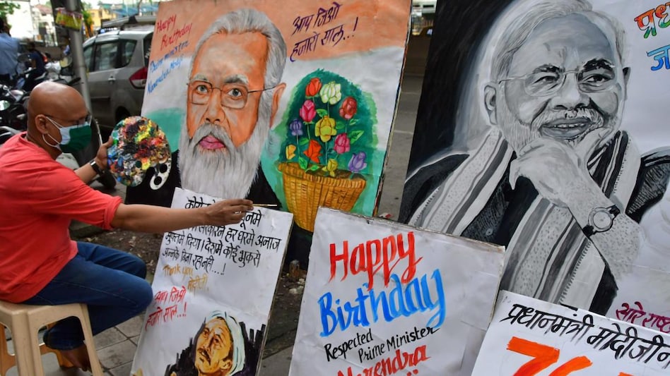 प्रधानमंत्री नरेंद्र मोदी के जन्मदिन पर जश्न (PTI)