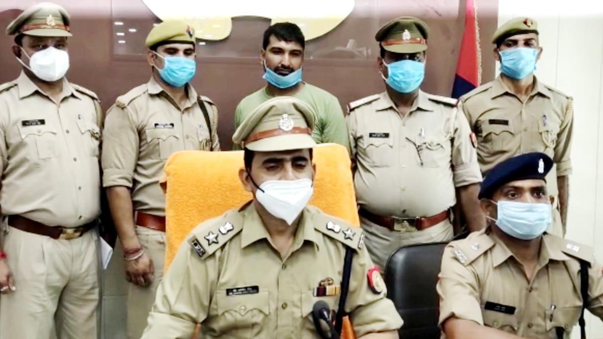 पुल‍िस ग‍िरफ्त में आरोपी. 