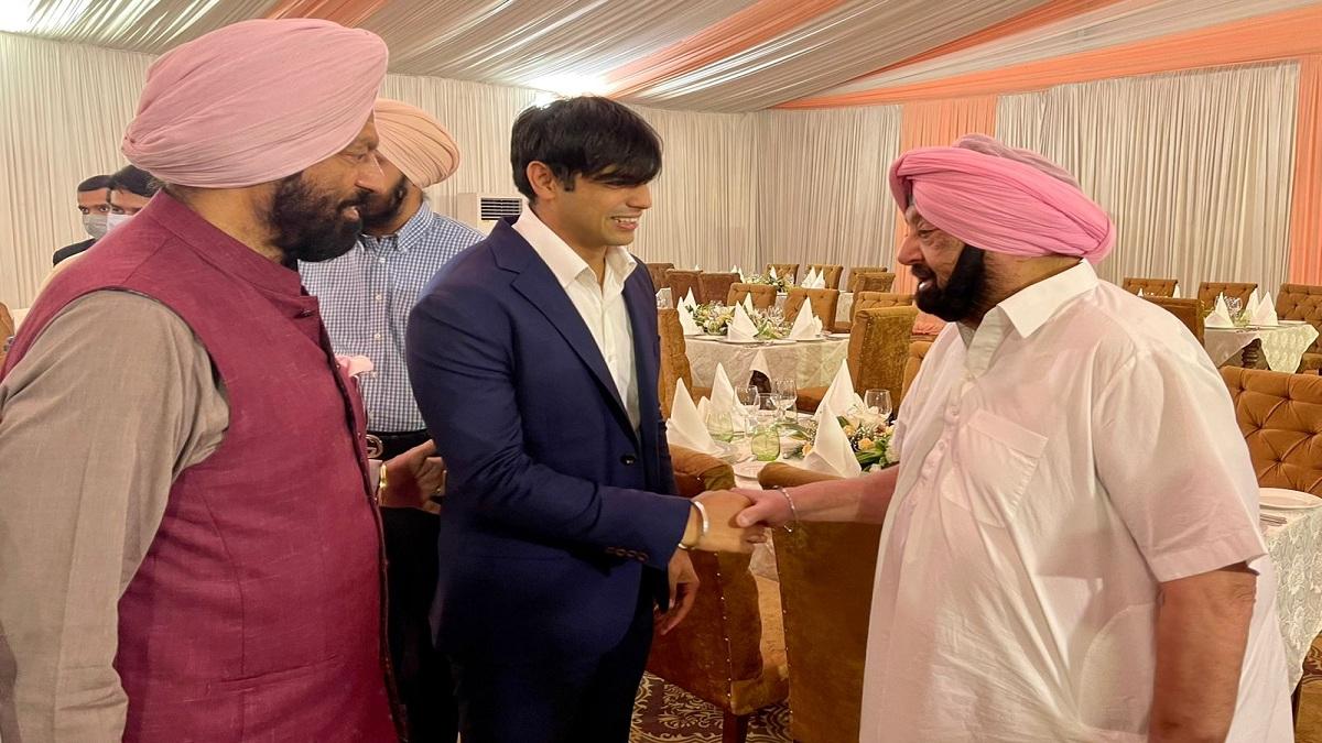 नीरज चोपड़ा के साथ कैप्टन अमरिंदर सिंह.