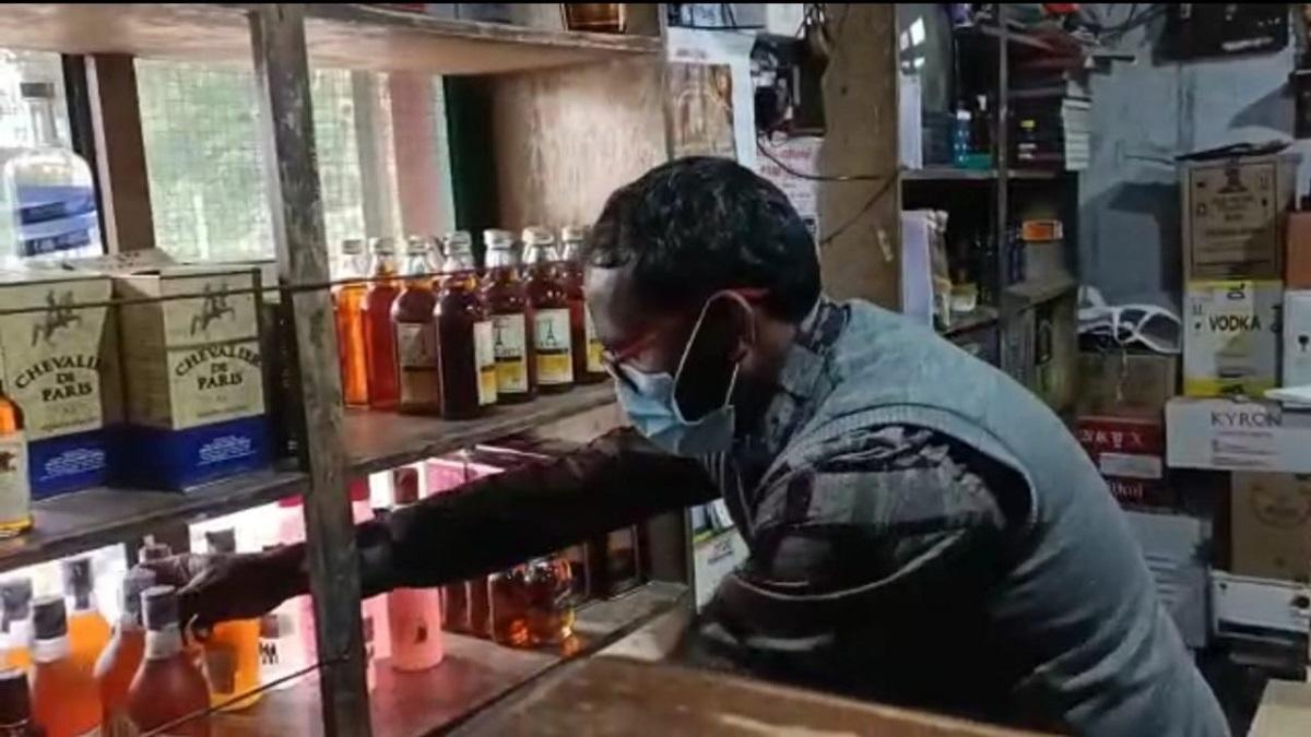 तमिलनाडु: नीलगिरी में अगर खरीदनी है शराब, तो पहले दिखाएं वैक्सीन की दोनों खुराकों का सर्टिफिकेट