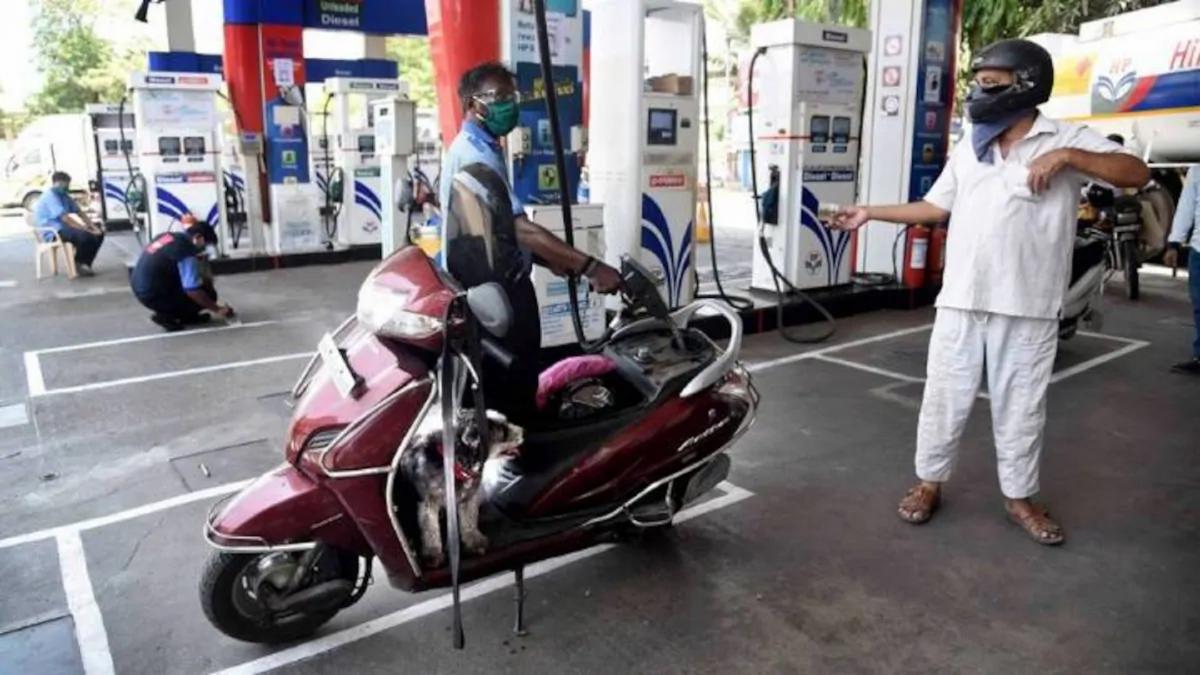 Petrol-Diesel Price Today: जारी हुए आज के पेट्रोल-डीजल के रेट, जानिए आपके शहर में कितना महंगा हुआ तेल