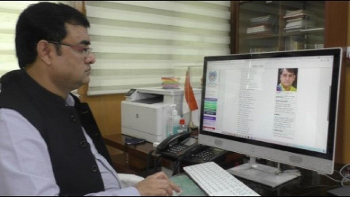  3 पीढ़ियों से हिन्दी की सेवा कर रहा है यह परिवार